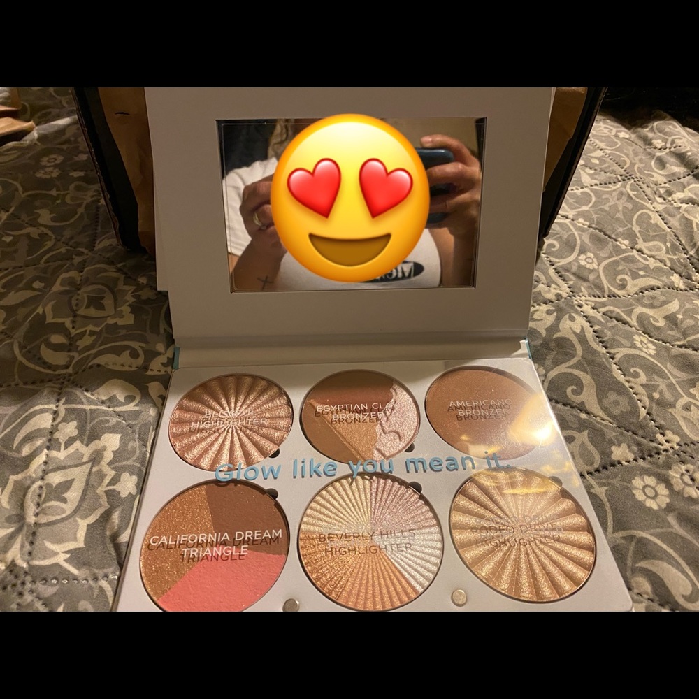Brand New Ofra Highlighting and bronzing pallet